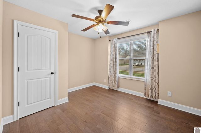 240 Azalea Dr, Oak Grove, KY 42262