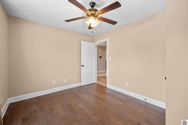 240 Azalea Dr, Oak Grove, KY 42262