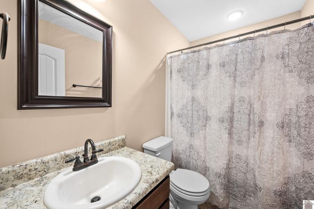 240 Azalea Dr, Oak Grove, KY 42262