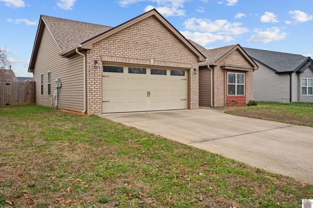 240 Azalea Dr, Oak Grove, KY 42262