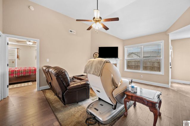 240 Azalea Dr, Oak Grove, KY 42262