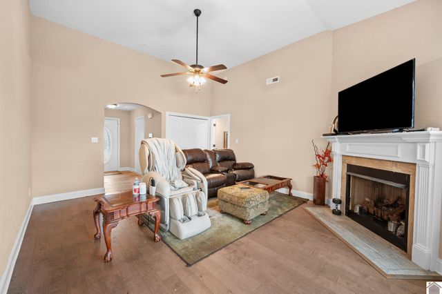 240 Azalea Dr, Oak Grove, KY 42262