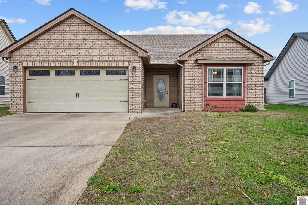 240 Azalea Dr, Oak Grove, KY 42262