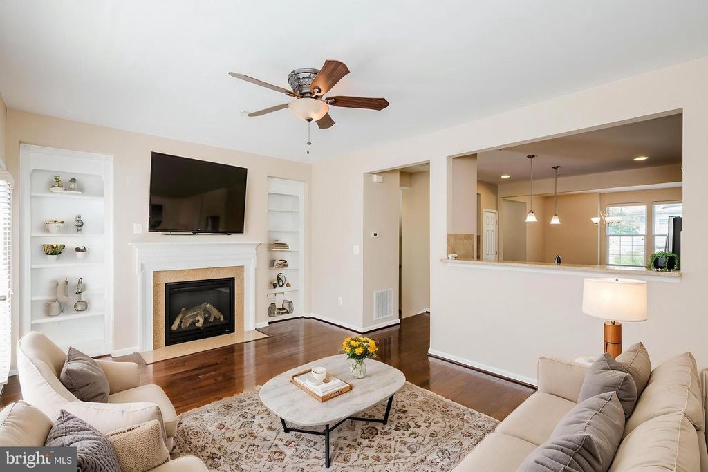 Image 9 of property listing at 323 PALADIUM CT, Owings Mills, MD 21117