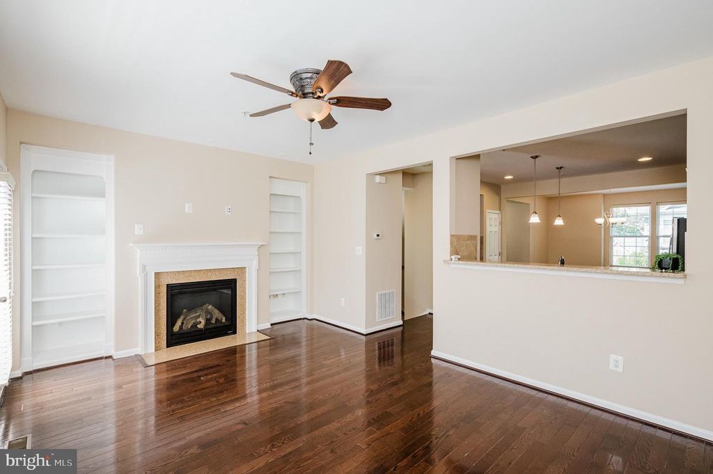Image 10 of property listing at 323 PALADIUM CT, Owings Mills, MD 21117
