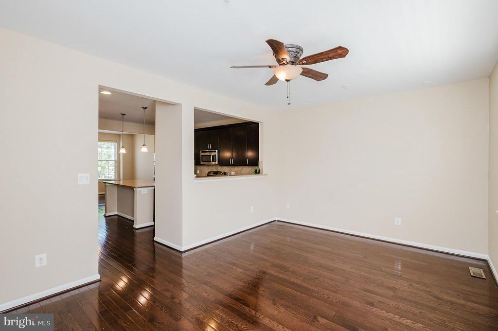 Image 11 of property listing at 323 PALADIUM CT, Owings Mills, MD 21117