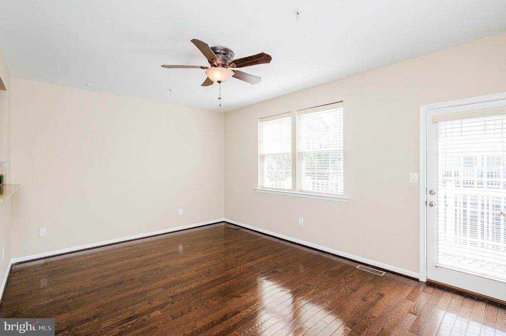 Image 13 of property listing at 323 PALADIUM CT, Owings Mills, MD 21117