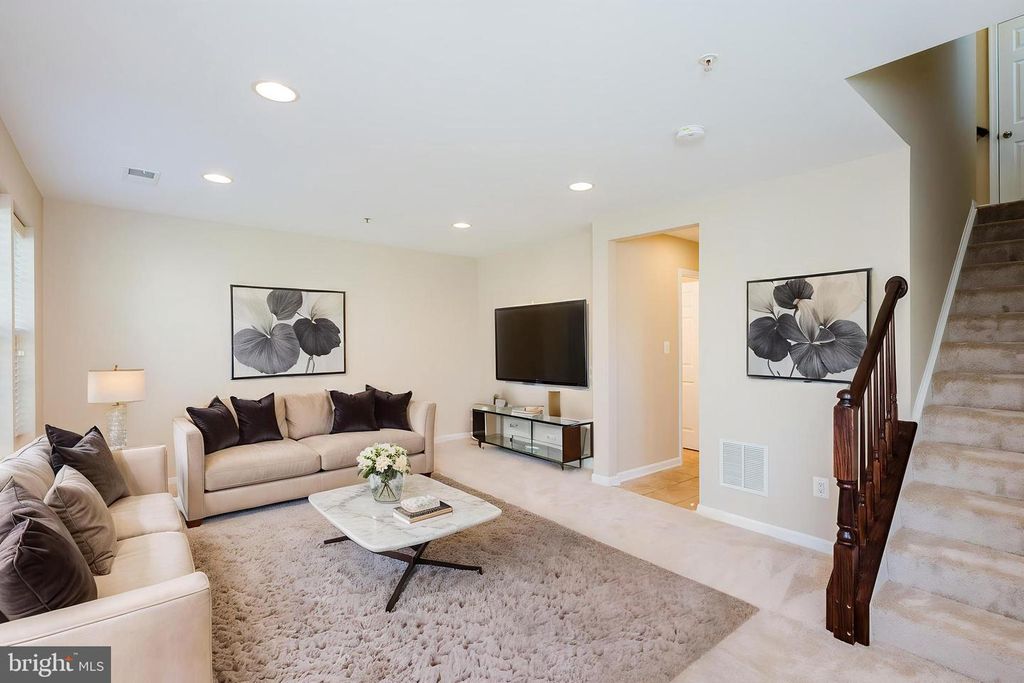 Image 4 of property listing at 323 PALADIUM CT, Owings Mills, MD 21117