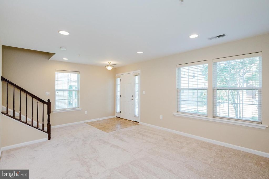 Image 6 of property listing at 323 PALADIUM CT, Owings Mills, MD 21117