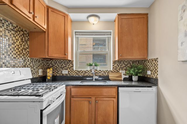 1711 W Estes Avenue 1S, Chicago, IL 60626