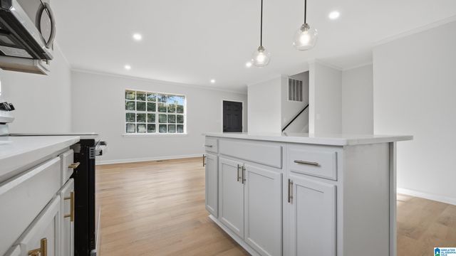 1415 CREEKWOOD CIRCLE, Birmingham, AL 35235
