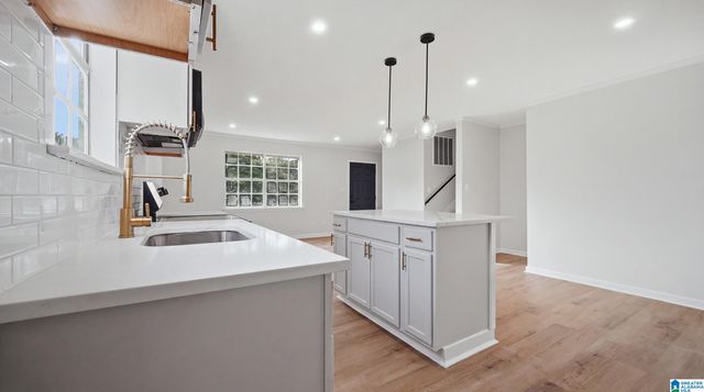 1415 CREEKWOOD CIRCLE, Birmingham, AL 35235