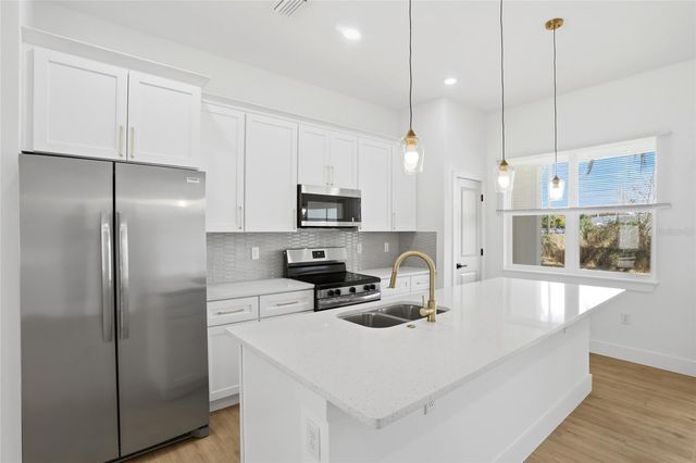 5241 JOURNAL AVENUE, Orlando, FL 32810