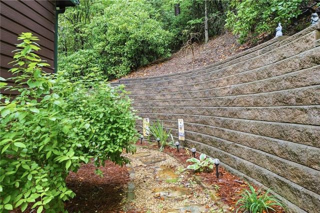 210 Morse Elm Loop, Waleska, GA 30183