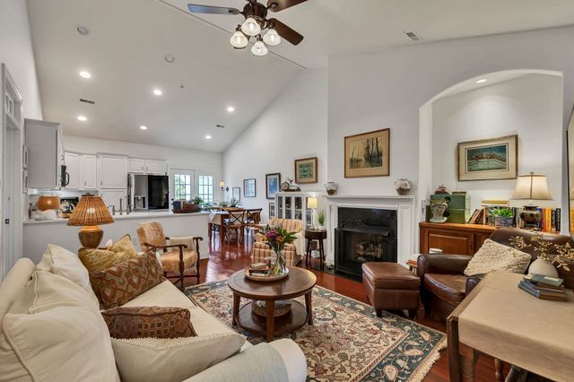 102 Westview Dr, Spring Hill, TN 37174