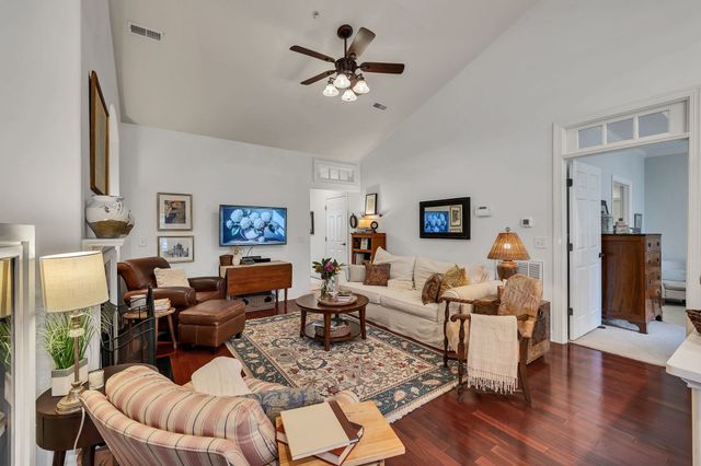 102 Westview Dr, Spring Hill, TN 37174