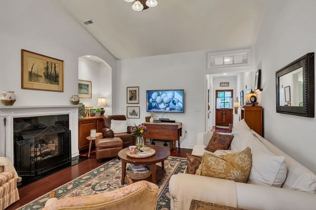 102 Westview Dr, Spring Hill, TN 37174