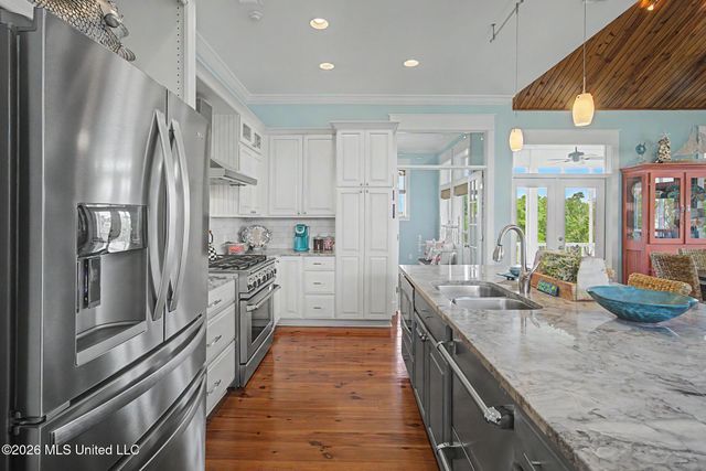 142 Fifth Avenue, Pass Christian, MS 39571