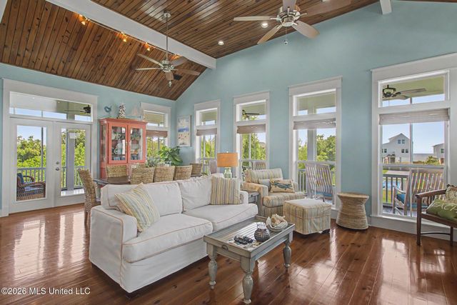 142 Fifth Avenue, Pass Christian, MS 39571