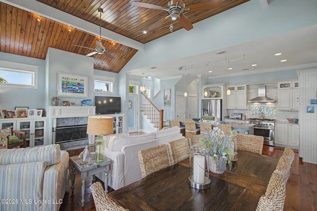 142 Fifth Avenue, Pass Christian, MS 39571