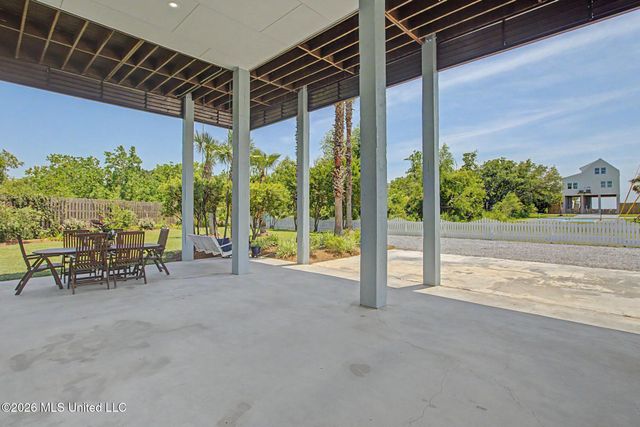 142 Fifth Avenue, Pass Christian, MS 39571