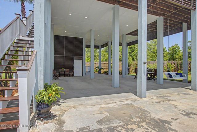 142 Fifth Avenue, Pass Christian, MS 39571