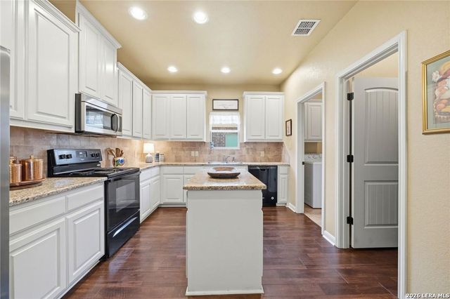 225 GREENWAY DR, Seguin, TX 78155