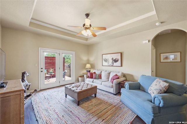225 GREENWAY DR, Seguin, TX 78155