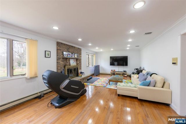 81 Crescent Avenue, Mahwah, NJ 07430