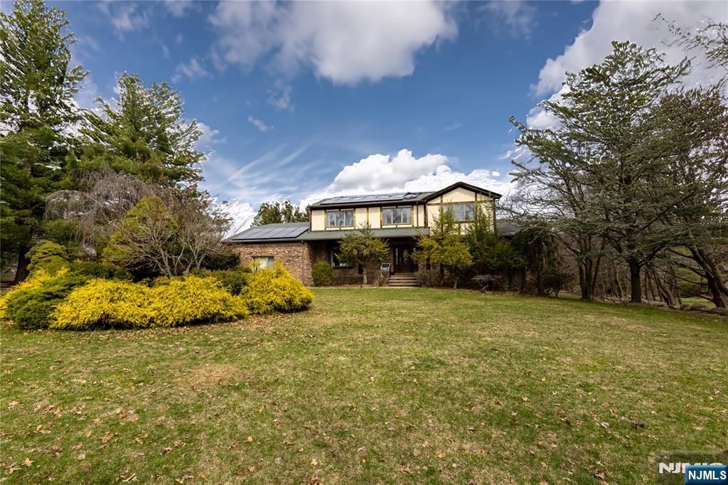 81 Crescent Avenue, Mahwah, NJ 07430