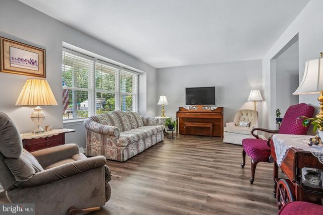 6 WOODLAND AVE, Medford, NJ 08055