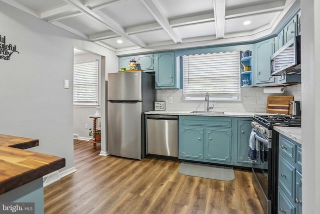 6 WOODLAND AVE, Medford, NJ 08055