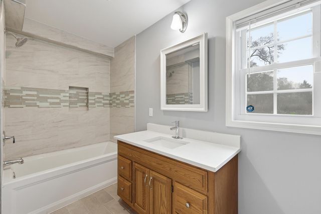 1317 John Street, Kalamazoo City, MI 49001