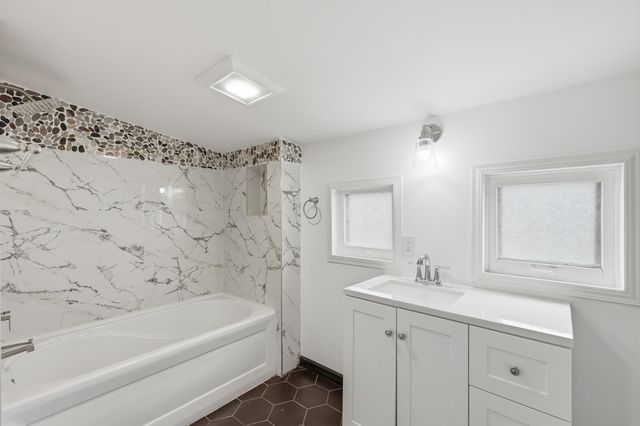 1317 John Street, Kalamazoo City, MI 49001