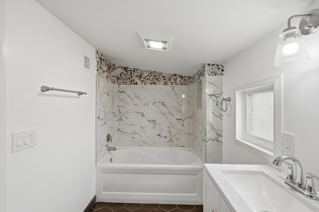 1317 John Street, Kalamazoo City, MI 49001