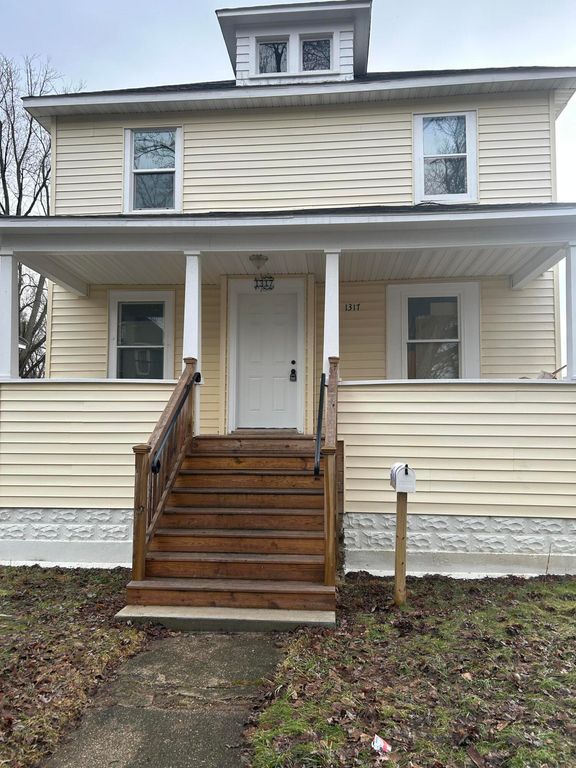 1317 John Street, Kalamazoo City, MI 49001