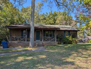 514 Lisa Ct, Clarksville, TN 37043