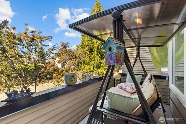 5952 Fauntleroy Way SW, Seattle, WA 98136