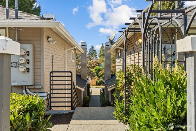 5952 Fauntleroy Way SW, Seattle, WA 98136
