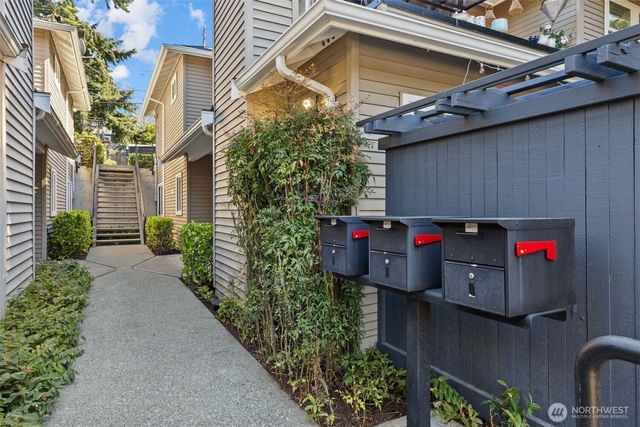 5952 Fauntleroy Way SW, Seattle, WA 98136