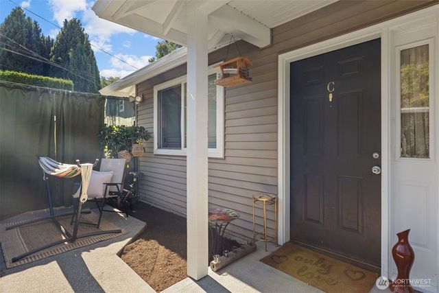 5952 Fauntleroy Way SW, Seattle, WA 98136