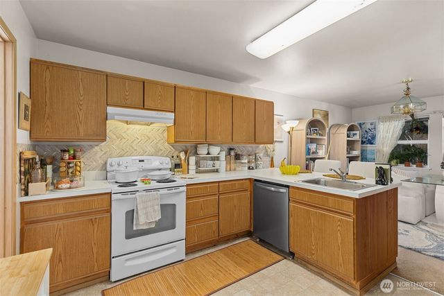 5952 Fauntleroy Way SW, Seattle, WA 98136