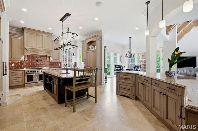 14 Brookwood Road, St Louis, MO 63131