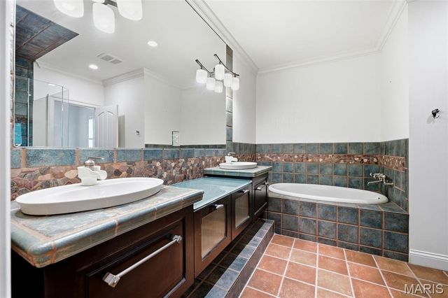 14 Brookwood Road, St Louis, MO 63131