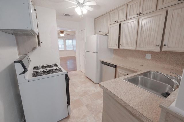 3900 Dexter Avenue 3902, Fort Worth, TX 76107