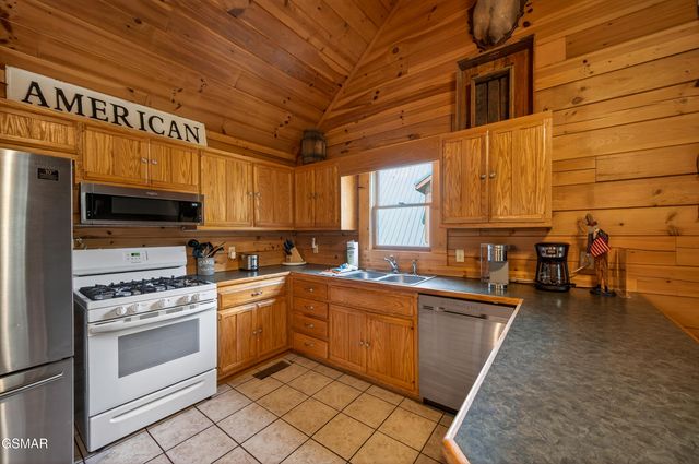 757 Chickasaw Gap Way, Pigeon Forge, TN 37863