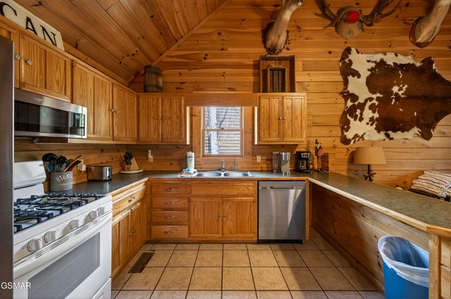 757 Chickasaw Gap Way, Pigeon Forge, TN 37863