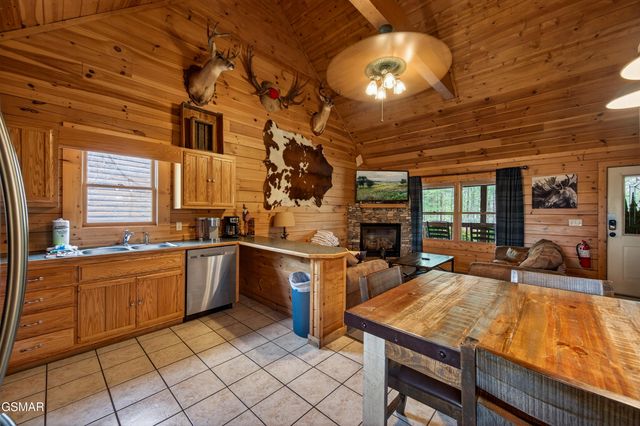 757 Chickasaw Gap Way, Pigeon Forge, TN 37863
