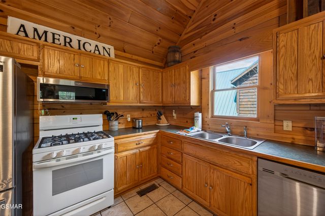 757 Chickasaw Gap Way, Pigeon Forge, TN 37863