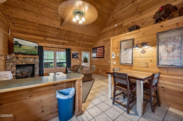 757 Chickasaw Gap Way, Pigeon Forge, TN 37863